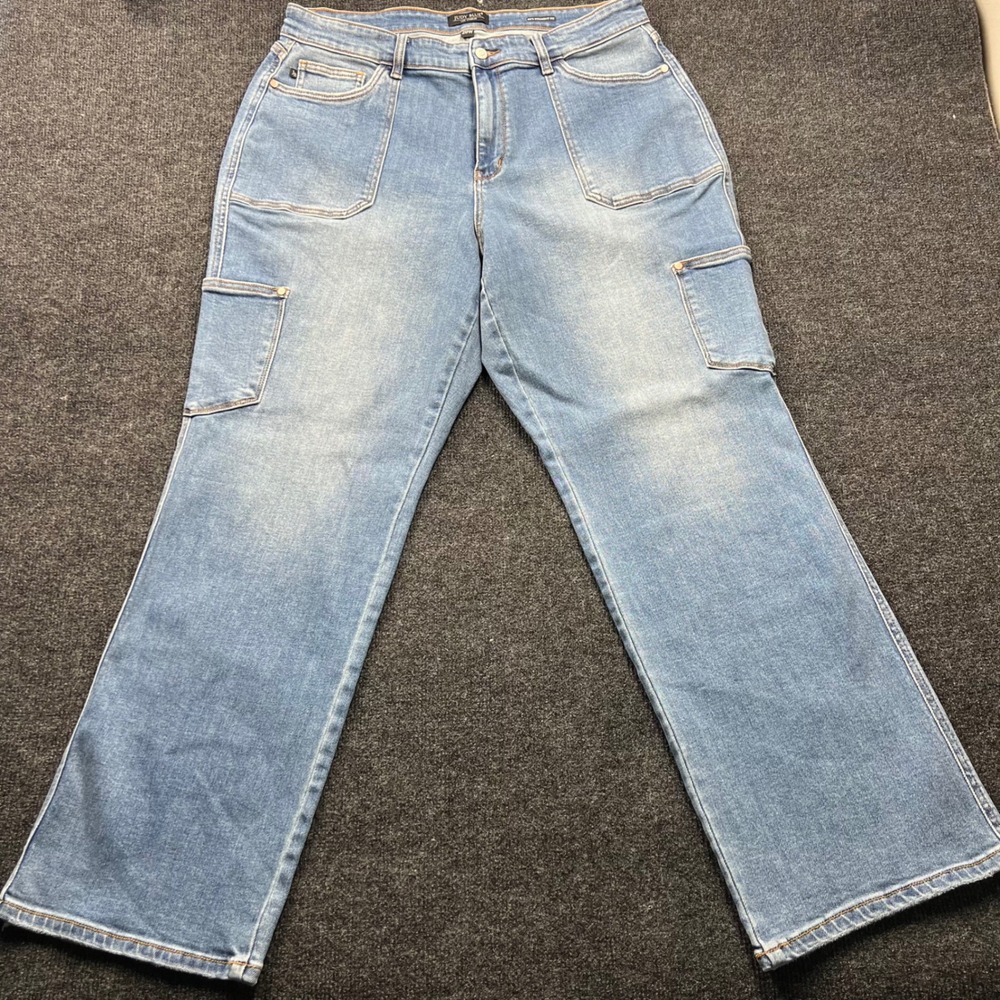 Judy Blue 90's Straight Fit Cargo Jeans Light Wash Blue 20W JB82659MD-PL